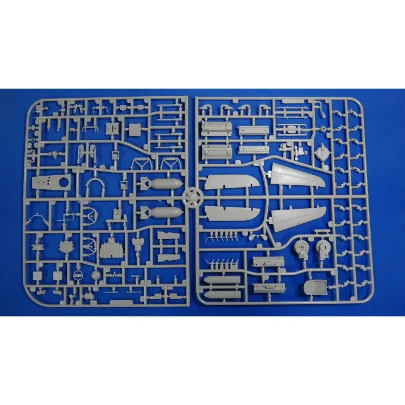 KITTY HAWK KH32013 1/32 Scale P-39 Q/N "c" Aircraft Assembly plastics model kit