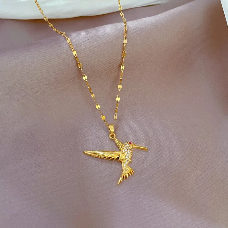 Exquisite Fashion Flying Hummingbird Pendant Necklace Romantic Women\'s Jewelry Necklace Perfect Birthday Gift for Girls Women