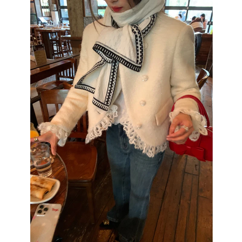 

2026 Designer Style Letter C Scarf Women's New Winter High-end Sense Versatile Korean Atmosphere Warm Design Sense