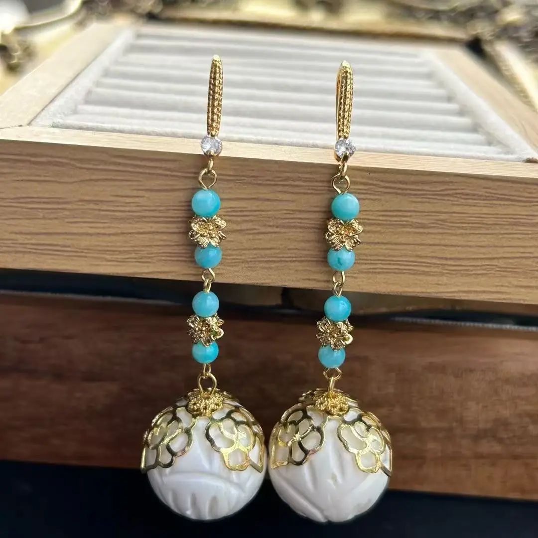 Simple temperament gold-plated old mine Tianhe stone large 20mm natural white shell engraved lotus beads earrings ear hooks
