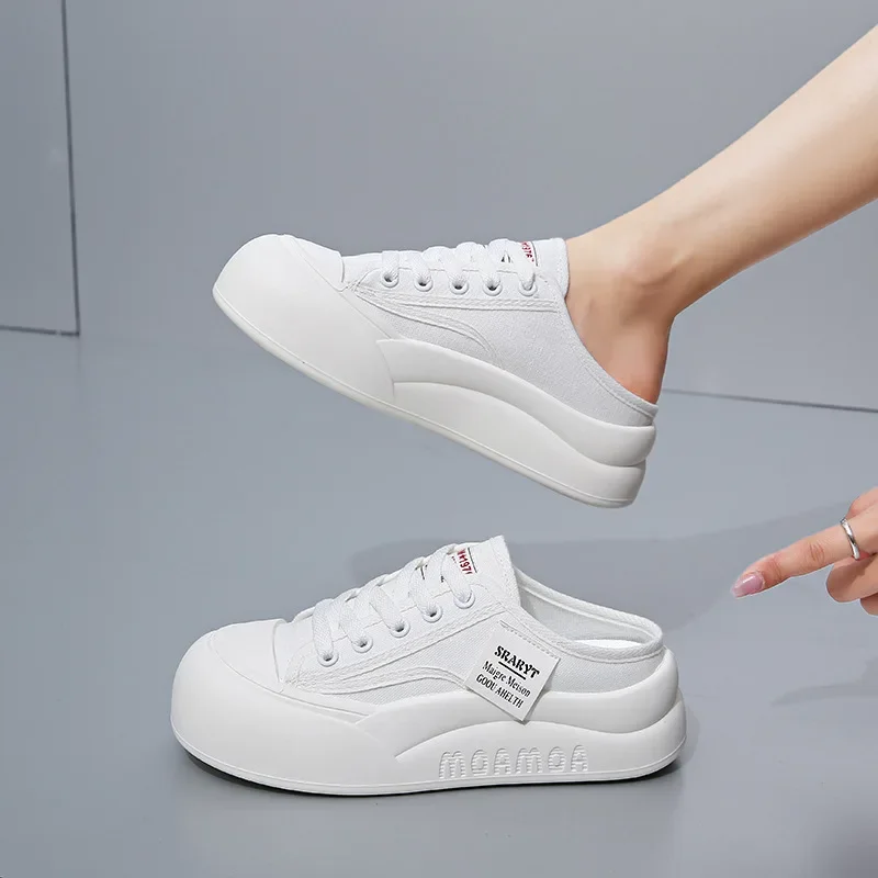 Novedad de verano, zapatos blancos de media caña para mujer, transpirables, aumento de altura para estudiantes, fotografía callejera de ocio