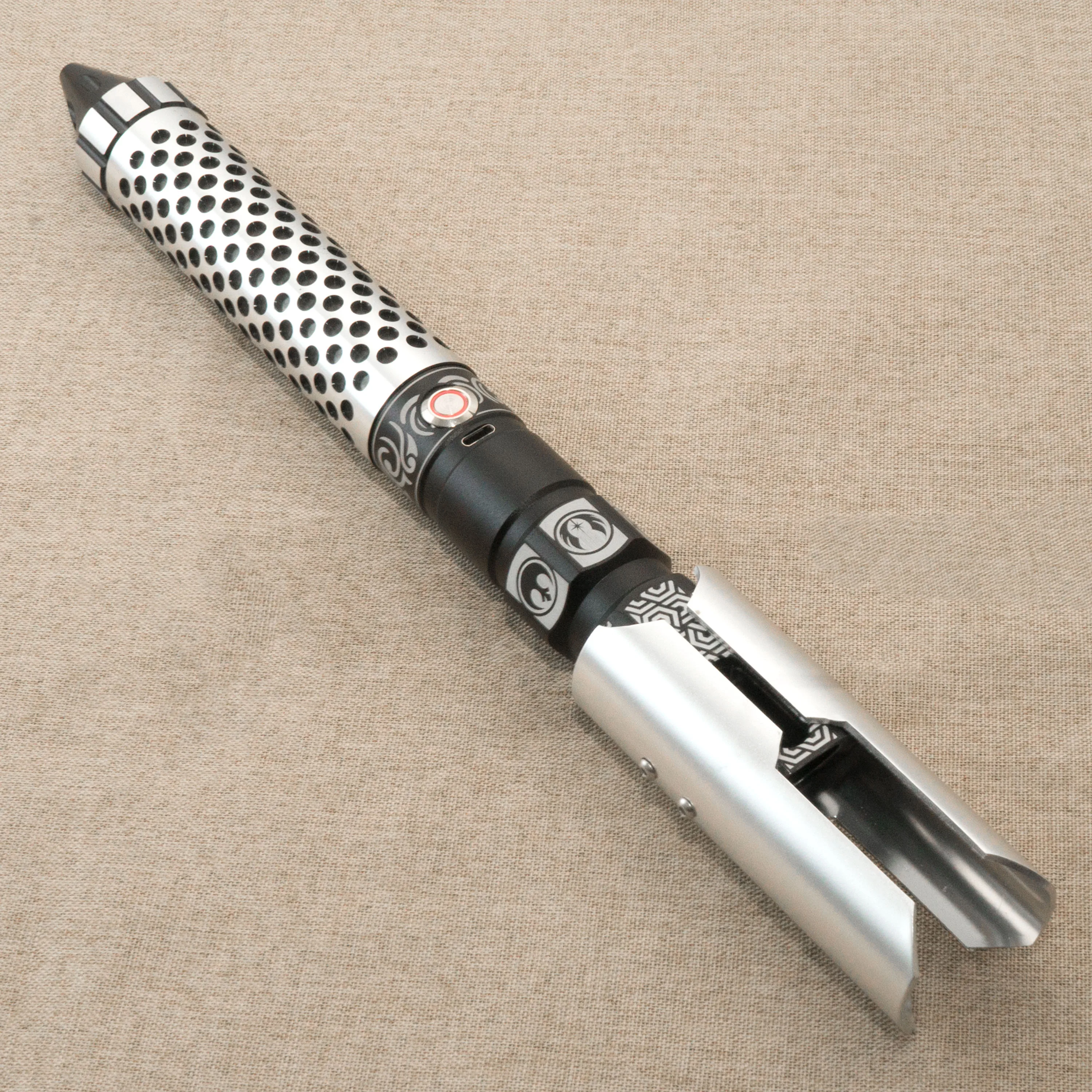 Jedi Knight Neo Pixel Smooth Swing Modello di incisione limitata Heavy Dueling Impugnatura in metallo Tipo-C Jedi Cosplay Giocattoli Spada laser