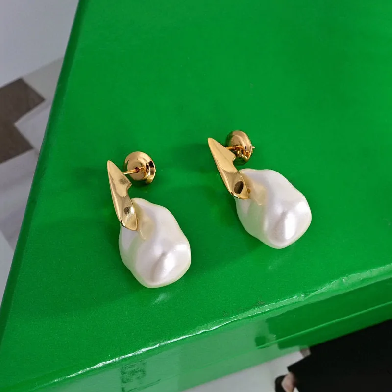 

Baroque Pearls Stud Quiet Luxury Earrings For Women