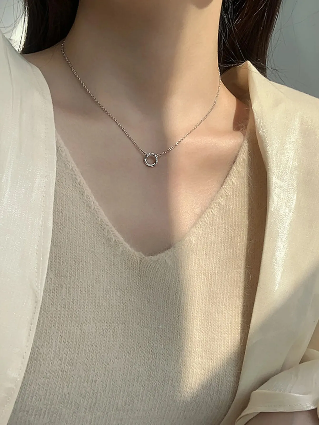 1PCS Simple And Luxurious Lnstagram Style Mobius Twisted Line Collarbone Chain For Weddings Birthday Parties Gift Necklaces