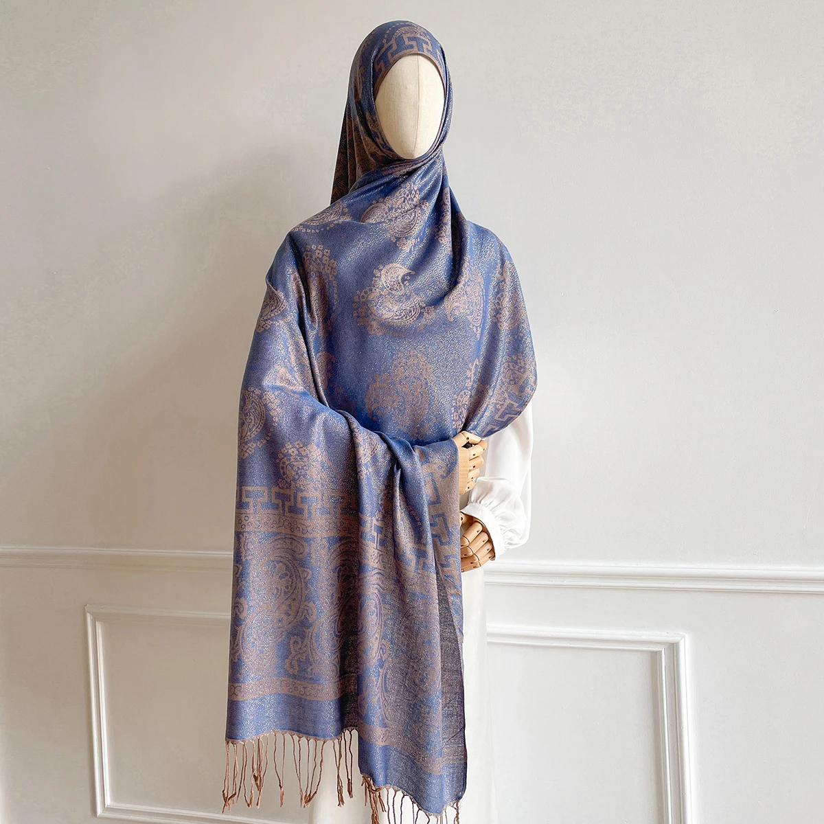 

70*190cm Women Gold Thread Jacquard Hijab Scarf Muslim Wrap Ramadan Islam Headscarf Hijabs Turban Neckerchief Floral Tassels