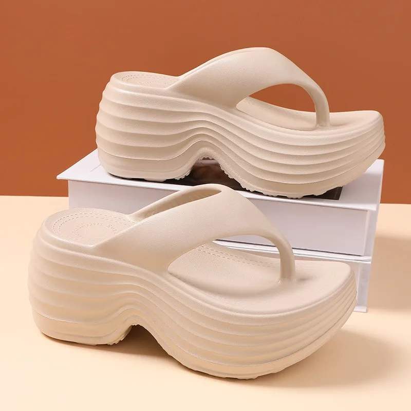 

Женские шлепанцы на платформе с клипсой на пальцах, летние легкие тапочки из ЭВА с мягкой подошвой, женские пляжные шлепанцы на толстой нескользящей подошве