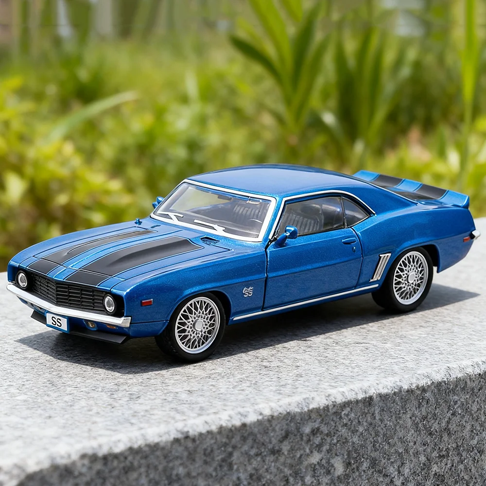 

Литые под давлением модели Camaro SS в масштабе 1:32, миниатюрные игрушки, автомобили из сплава, звук, свет, откатные двери, 4 двери, открытые транспортные средства, украшение для домашнего декора