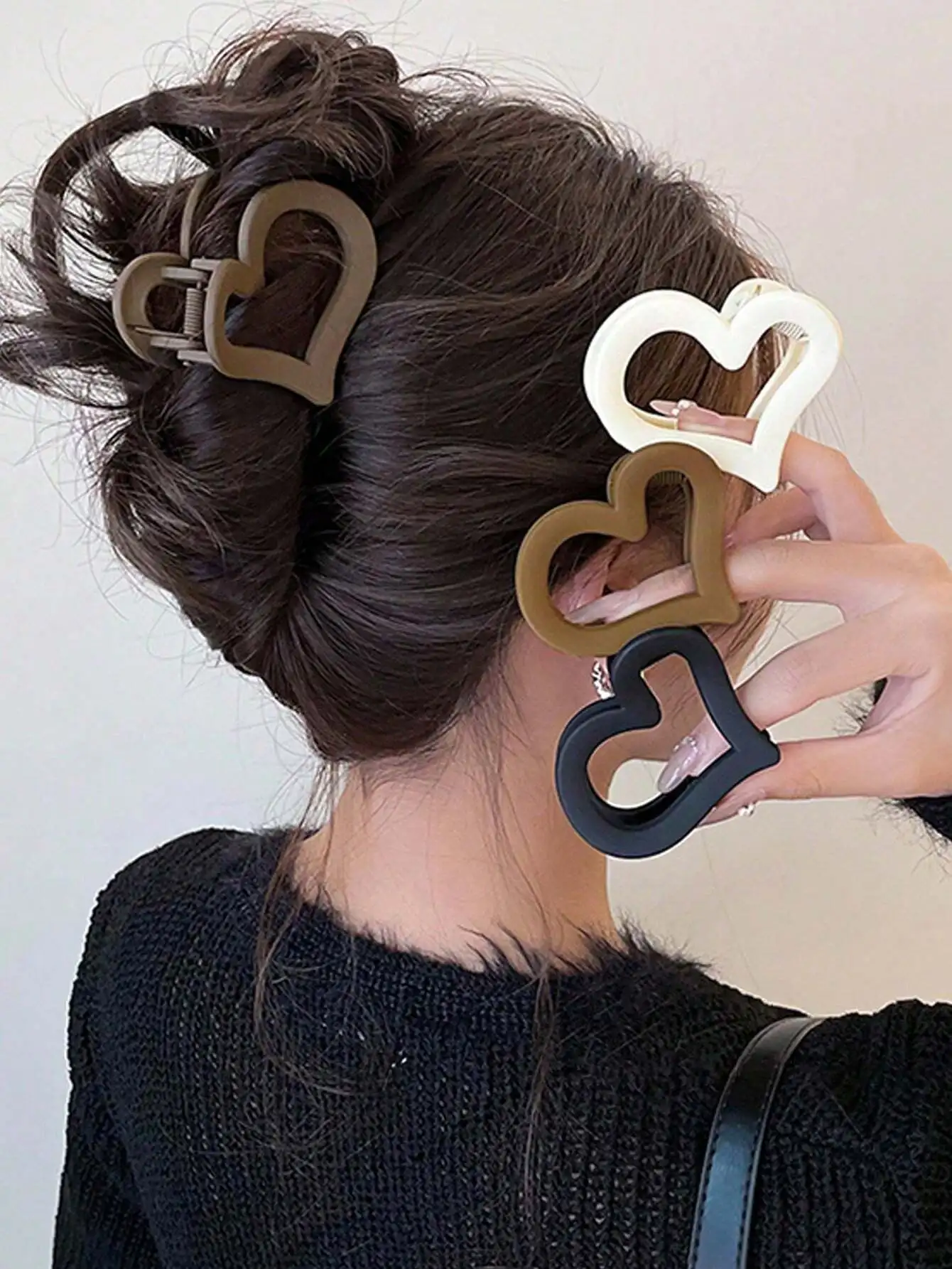 

4pcs Heart-Shaped Plastic Hair Clips for Women - Black, White, Brown, 6cm Lightweight Claw Clips