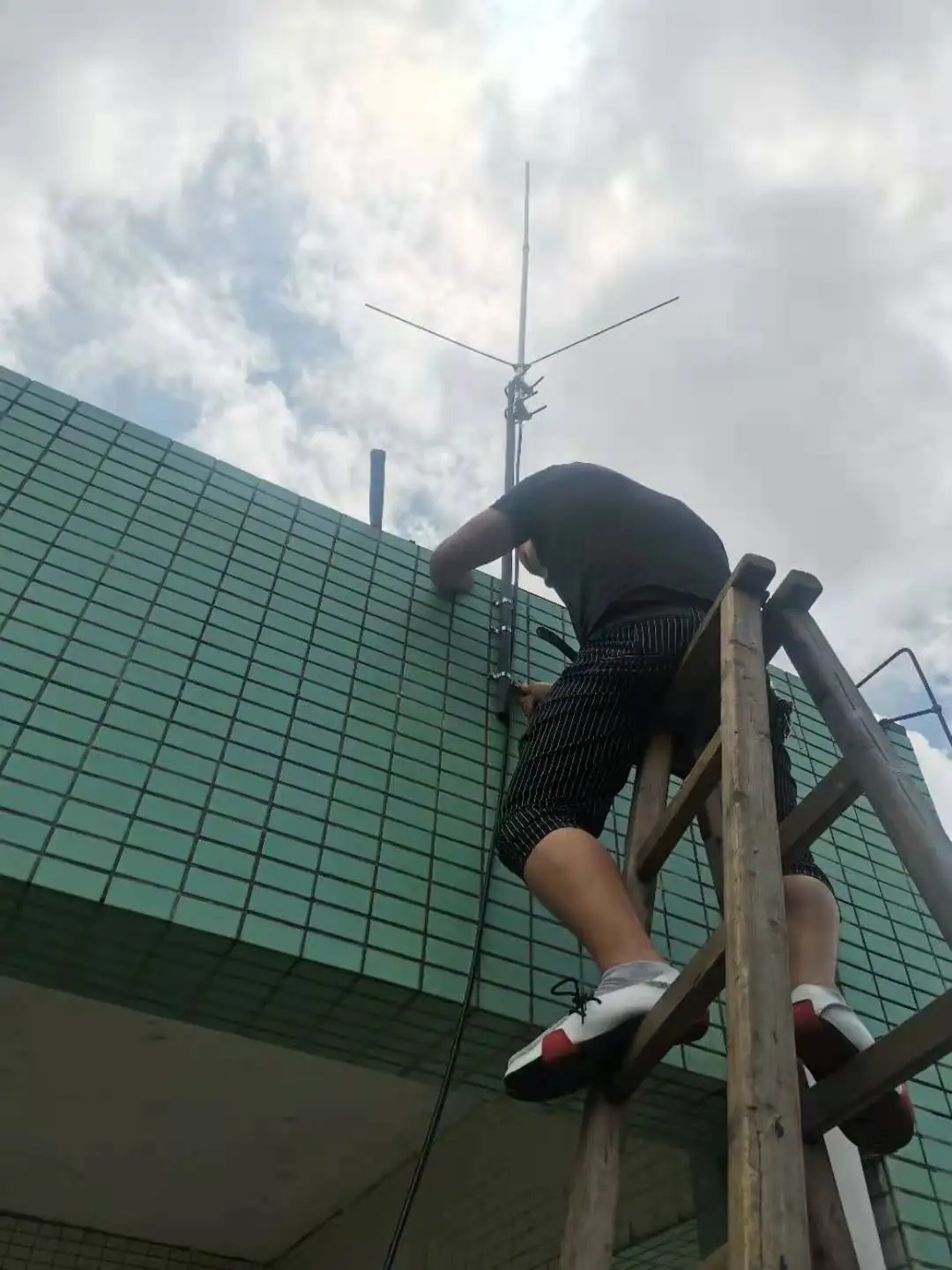 GP-2S เสาอากาศ FM อลูมิเนียมทั้งหมด Broadcasting และรับเสาอากาศ 87MHZ-108MHZ สําหรับเครื่องส่งสัญญาณ FM