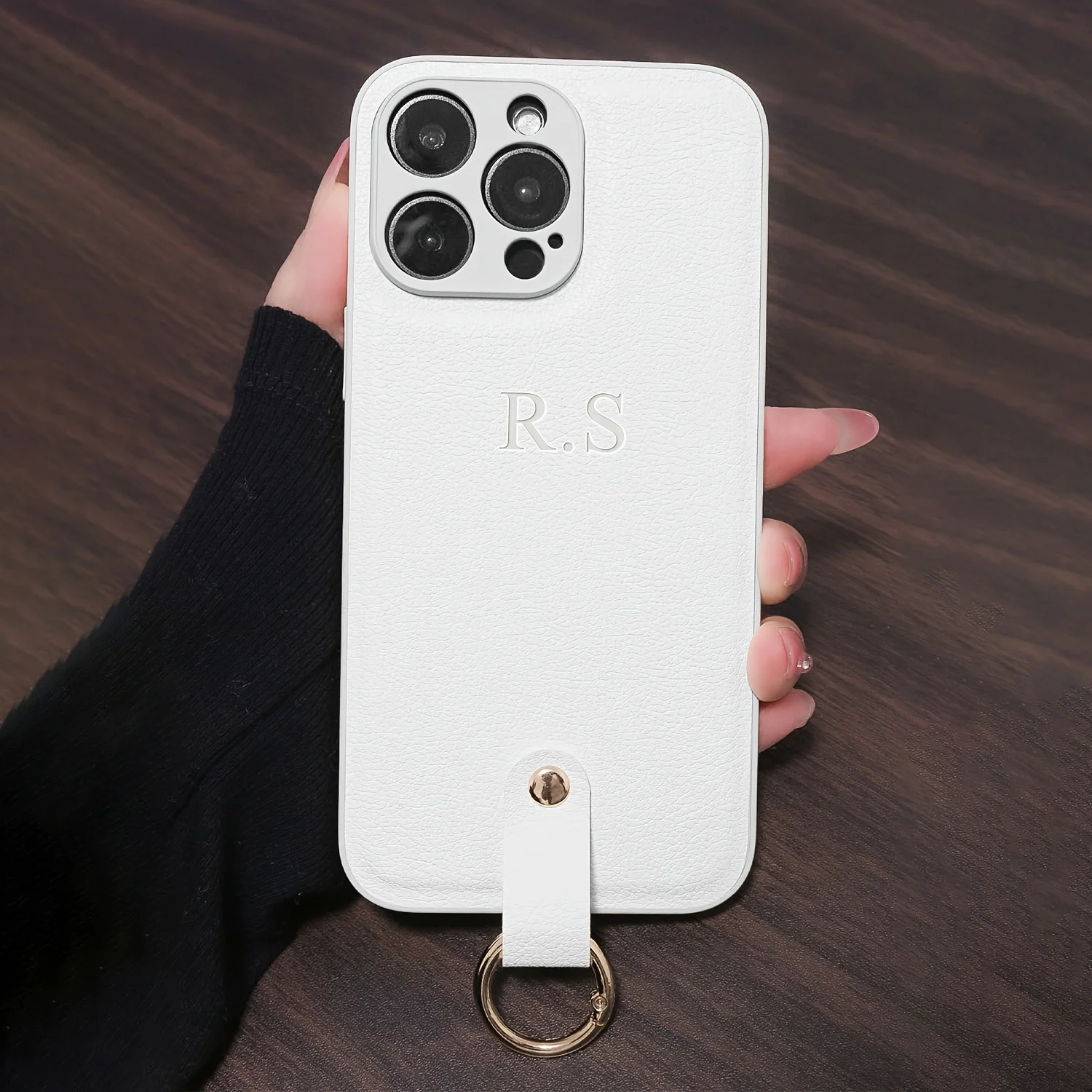 Personalisierte Handyhülle mit Initialen und Namen für iPhone 18 16 15 14 13 12 11 Pro Max, mit Lanyard-Schnalle, Geschenk, Luxus-Hülle 14 15 16 Plus – Detail 5