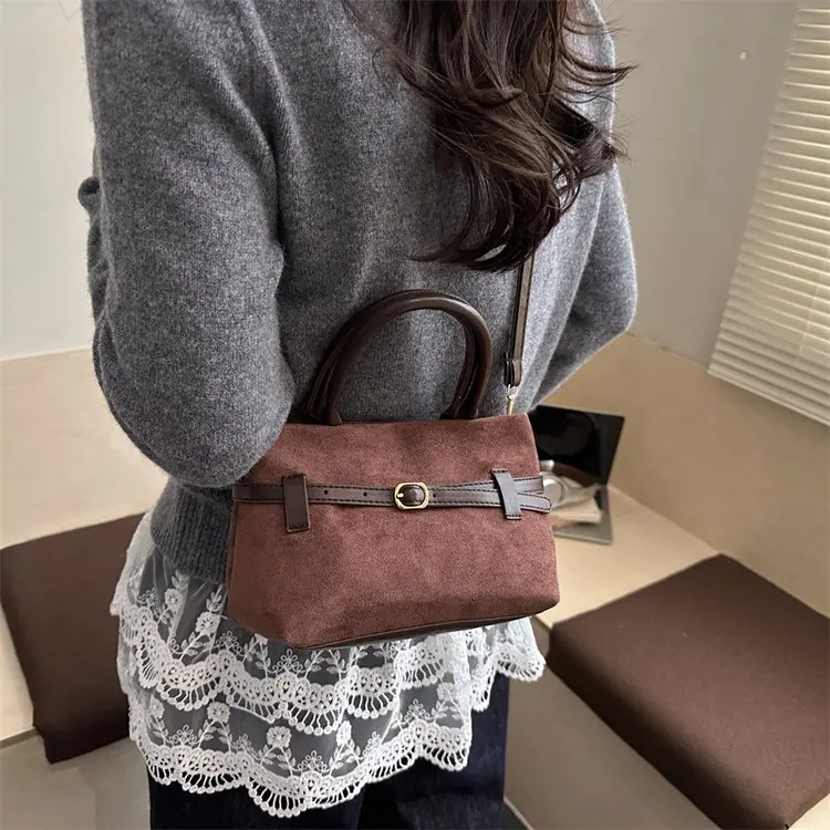 

Новая сумка 2026 года, маленькая сумка-тоут, элегантная ретро-сумка с матовым покрытием, женская изысканная универсальная сумка через плечо