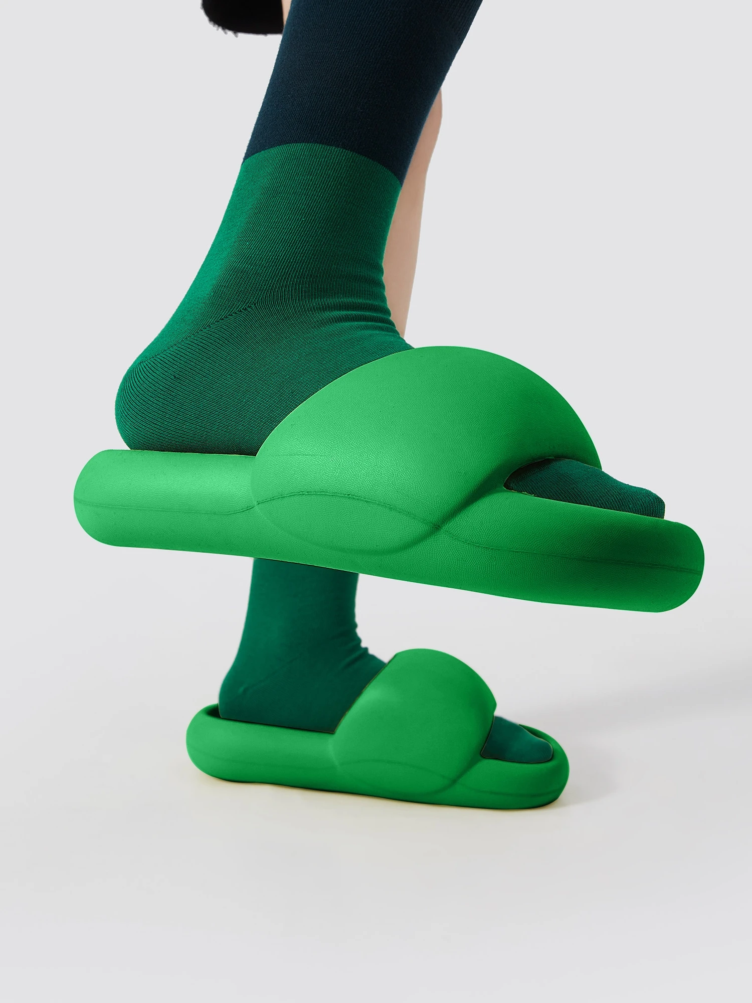 

Women's Soft Bread Slippers Interior Home Thick Bottom Non-Slip Green Couples Sandals