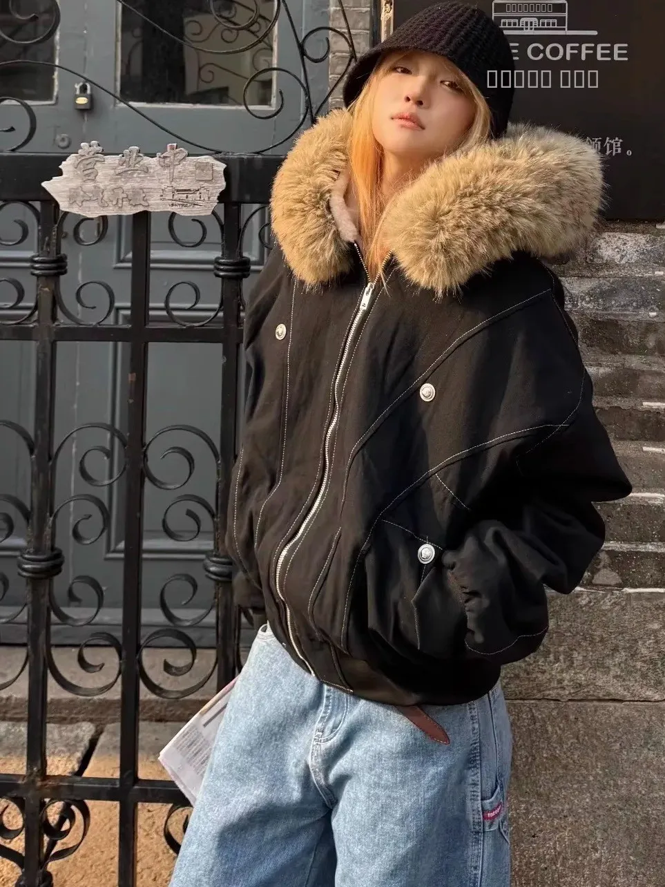 

Женская зимняя хлопковая рабочая одежда с капюшоном и искусственным воротником из кроличьего меха, пальто свободного покроя, длинная одежда...