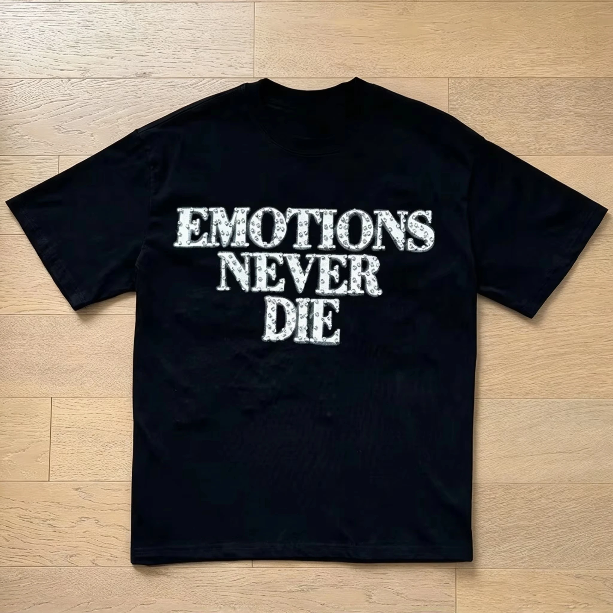 2026 New Hip Hop Y2K Oversized Streetwear Emotions Never Die Distressed Text Front Graphic T Shirt Vintage Typography Tee