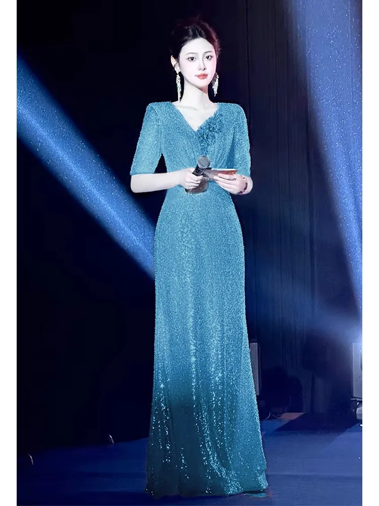 

Новый стиль элегантного и роскошного платья для ведущего великого художественного экзамена, певицы.