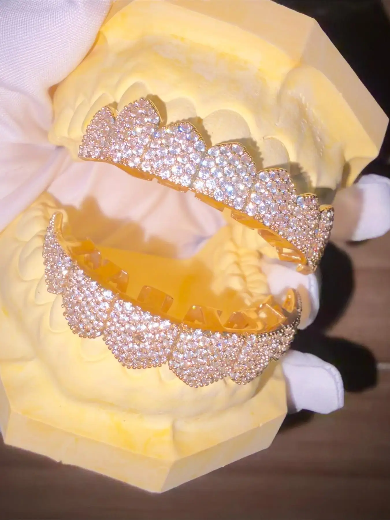 Hot-selling Gold-plated Micro-inlaid Iced-out Full Diamond Grillz, Hip Hop Trendsetter Big Gold Teeth, Factory Direct Sales