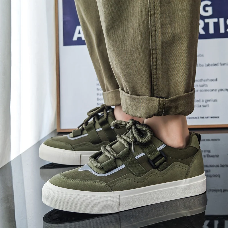 

High Quality Skate Shoes Comfort Casual Vulcanized Sneakers Men Skateboarding Flat Comfortable Canvas Casual Breathable Sneakers