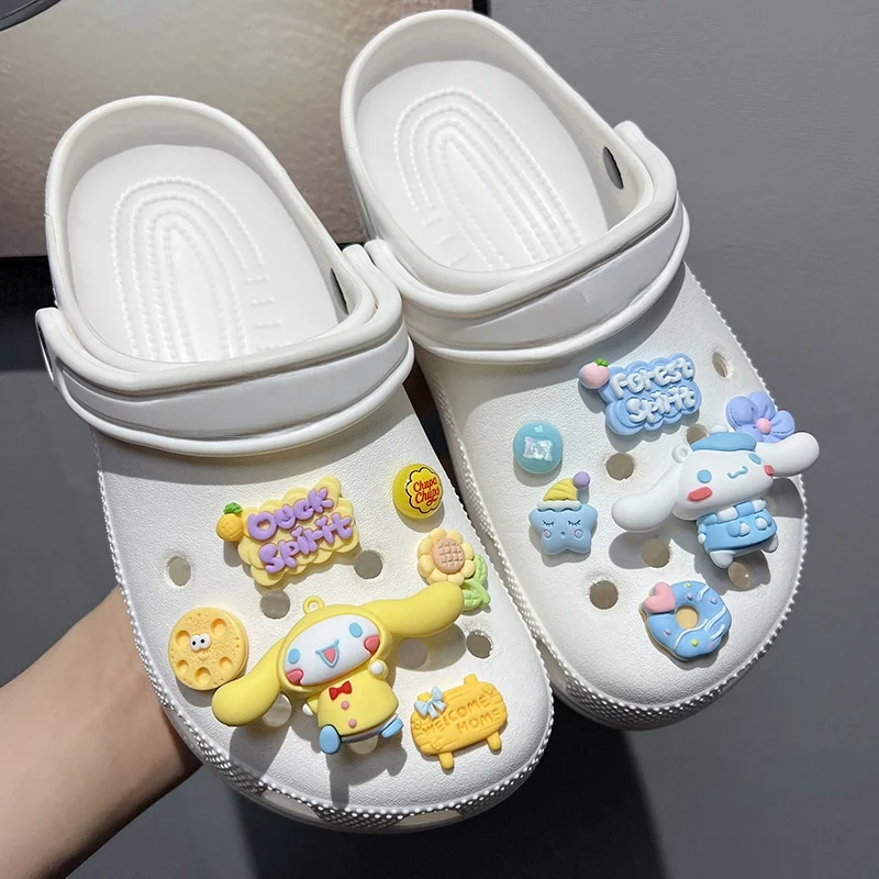 MINISO kartun lucu 3D Sanrio telinga besar anjing DIY jimat sepatu aksesori sepatu taman lubang sepatu dekorasi Festival hadiah pesta