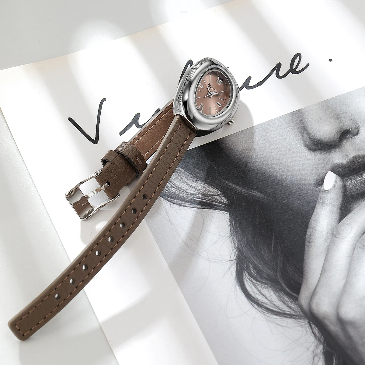 Artistic Retro Leather Strap Watch