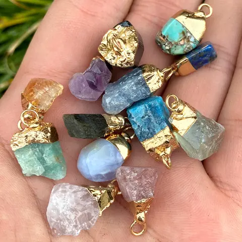 Mini surowy kamień wisiorek naturalny labradoryt agat ametysty Reiki surowe mineralne wisiorki do tworzenia biżuterii DIY kolczyki naszyjnik 2 szt.