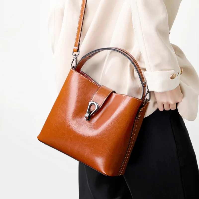 

Новая женская сумка-кроссбоди из натуральной кожи с широким ремнем, универсальная, большая вместимость, осенне-зимняя коллекция