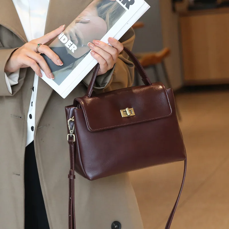 

2025 genuine leather bag. Vintage-chic & versatile for commute. Carry as a sleek crossbody or elegant handbag.