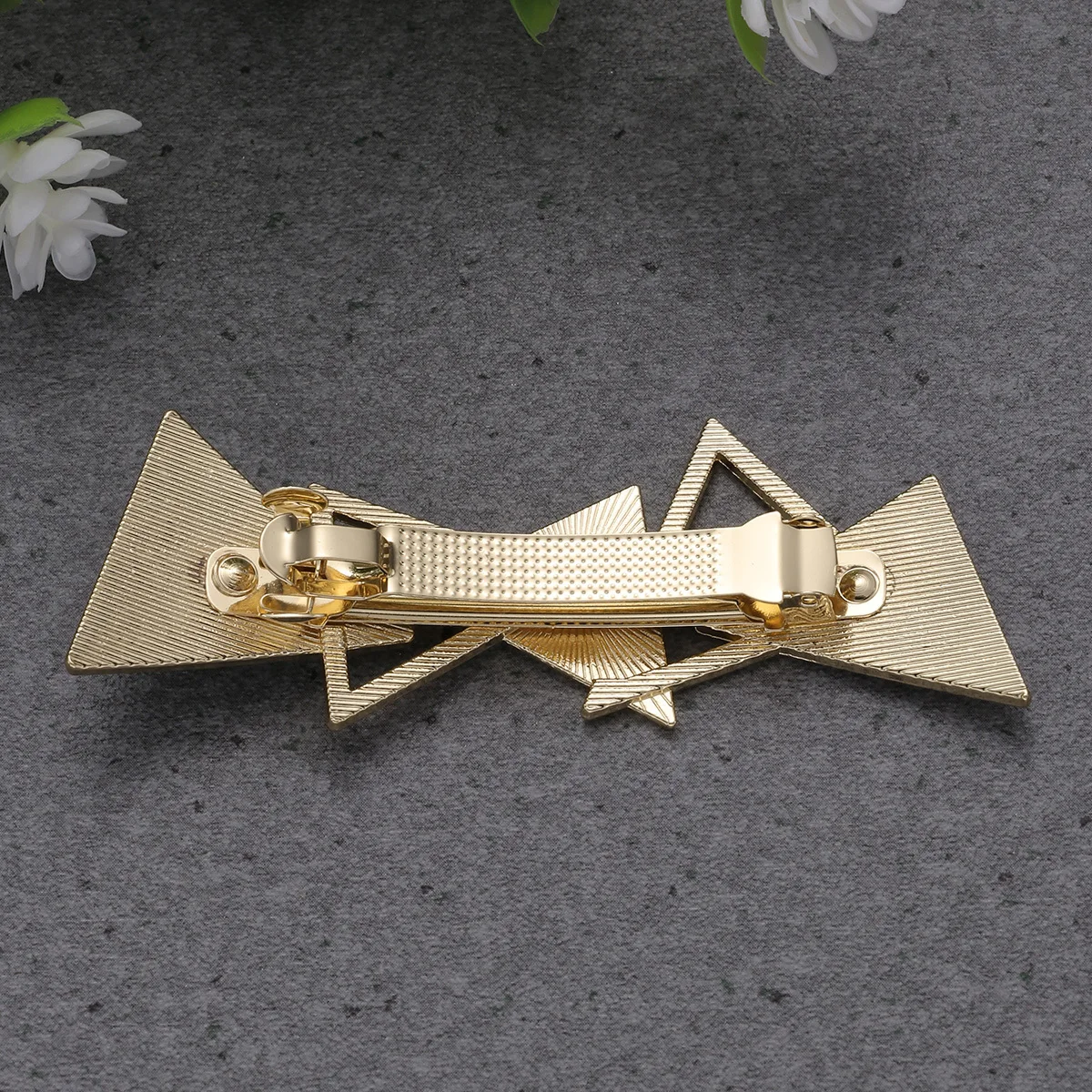 

Exquisite Triangle Hollow Hair Clip Smooth Surface Spring Accessory Attractive Decor for Women Lady Party Travel Daily Wearing