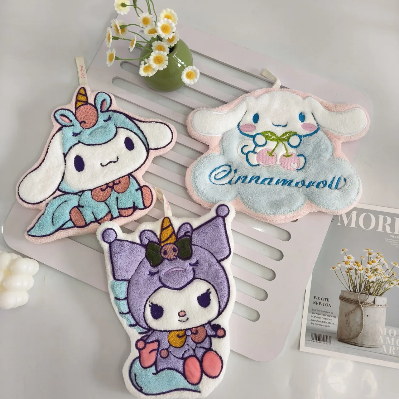 MINISO名創優品サンリオ漫画刺繍吊り下げハンドタオル子供用かわいいソフト吸収性タオル二層厚みのあるコーラルベルベット