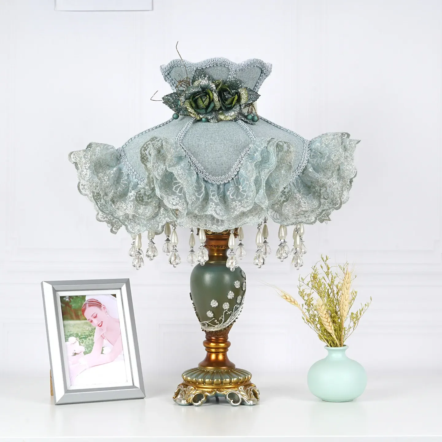 European lace desk lamp bedroom ins girl bedside wedding gift after marriage preferred creative romantic retro lighting