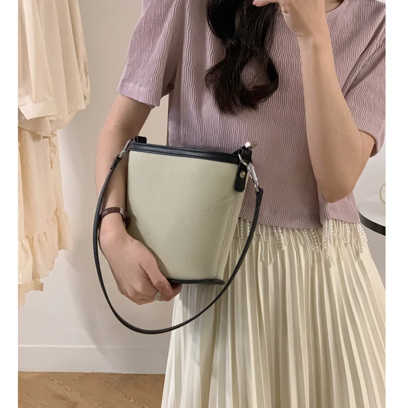 Small   Women 2024 New Special-Interest Design Leather One-Shoulder Fashion Color Contrast Genuine Leather Women's  Crossbody