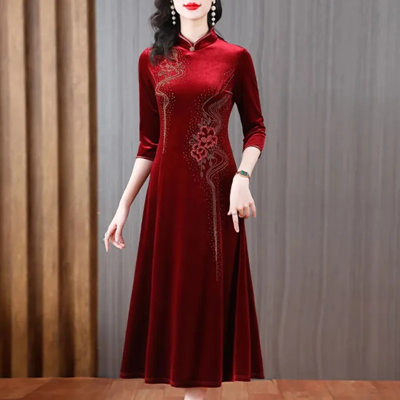 Middle Aged Mother's Lmproved Velvet Cheongsam Dress Women's 2024 New Autumn Joy Mother-in-law Wedding Banquet Noble Toast Skirt