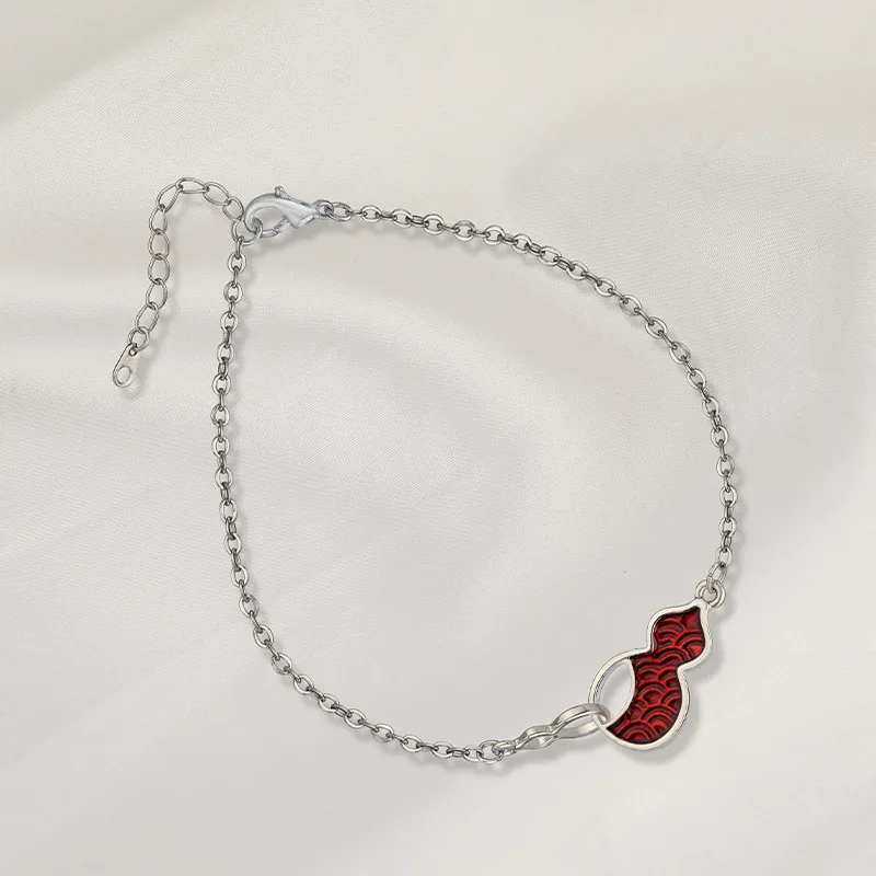 The new Gourd Girl titanium steel necklace and bracelet set is a cold-style collarbone chain