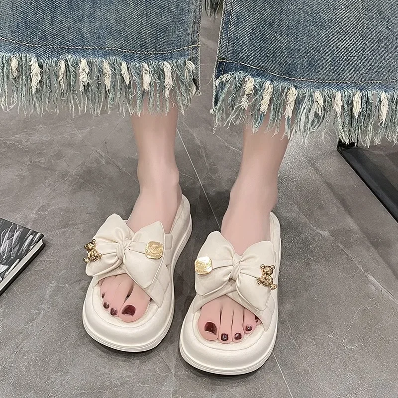 Fashion Flat Heels Butterfly Metal Decor Slippers Women Flip Flop Green Sandals New Summer Slides Chanclas Mujer Ladies Shoes
