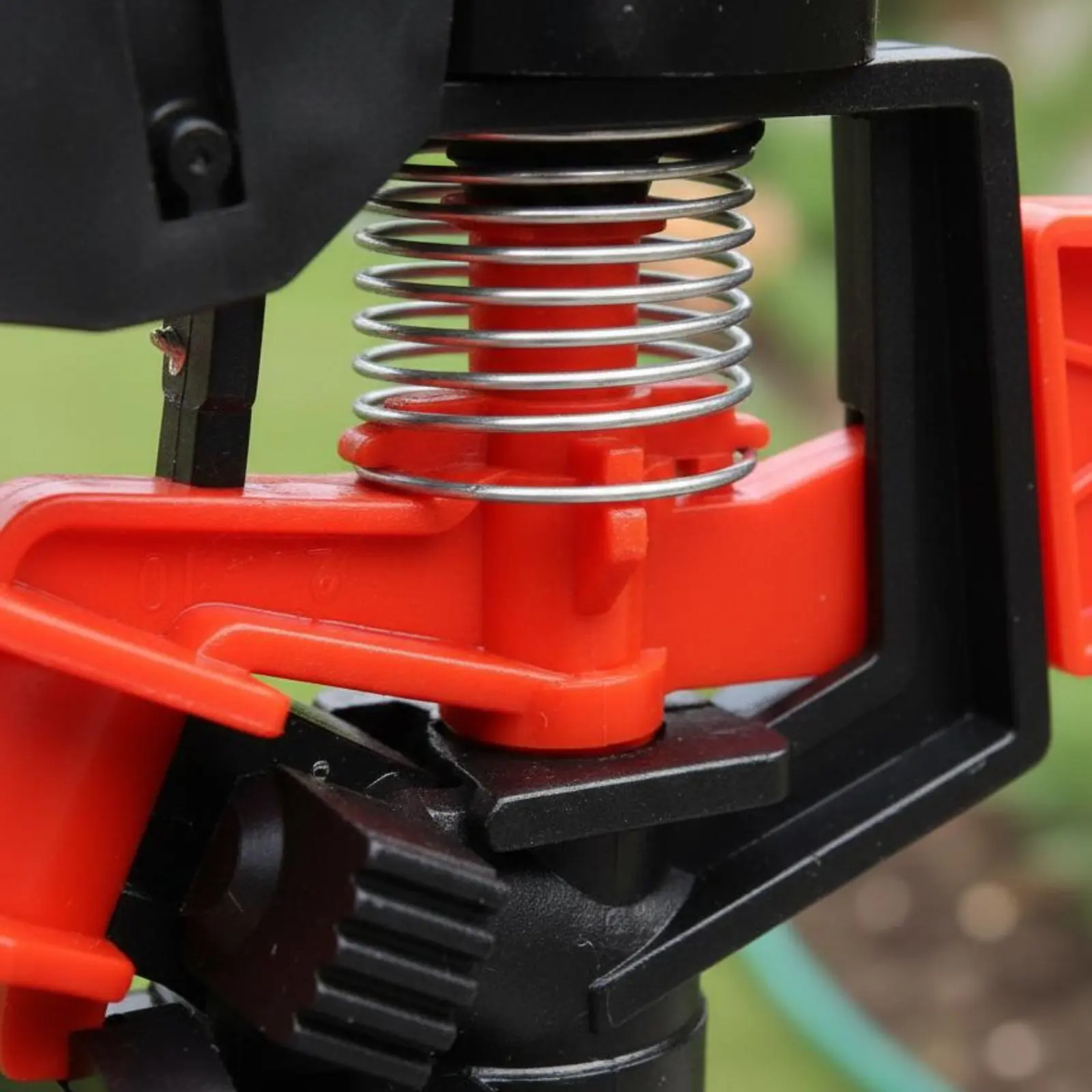 Pivoting Bar Sprinkler Even Water Distribution Adjustable Pivoting Spray Head Plastic Spray Sprinkler Wide Coverage Long Range view 6
