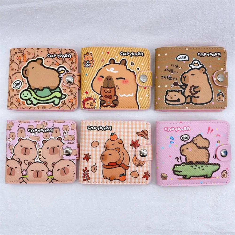 กระเป๋าใส่เหรียญลายการ์ตูนคาปิบาร่า หนัง PU กระเป๋าสตางค์แบบสั้นติดกระดุม กระเป๋าใส่บัตรและเงินสำหรับผู้หญิงและเด็กผู้หญิง