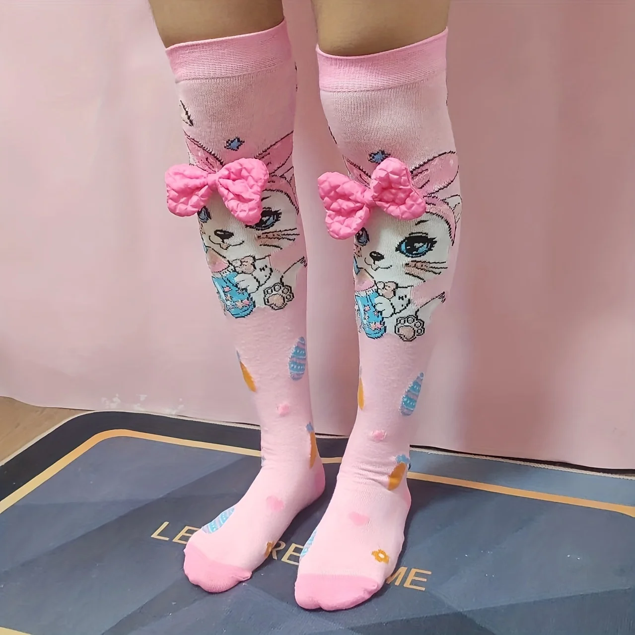 1 pair of cute cartoon socks, pink bow accessories, soft, breathable, fashionable, suitable for holiday parties, everyday wear.