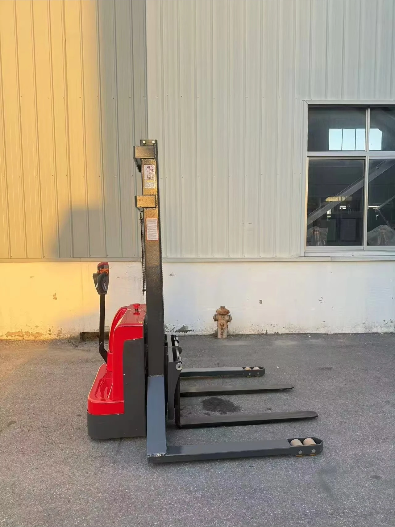 Hot Sale Electric Lithium Battery Pallet Walkie Stacker 1500 kg Lift Capacity 3000 mm Wide Legs Material Handling Equipment