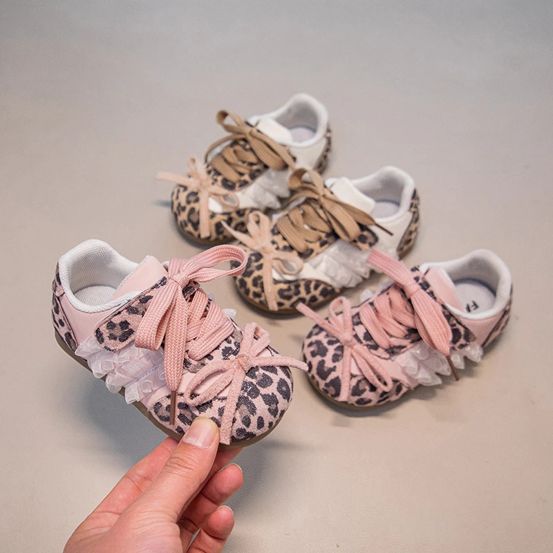 

Toddler Girls Animal Print Sneakers with Lace Trim 2026 New Spring Kid Casual Sneakers Soft Sole Comfort Girls Barefoot Trainers