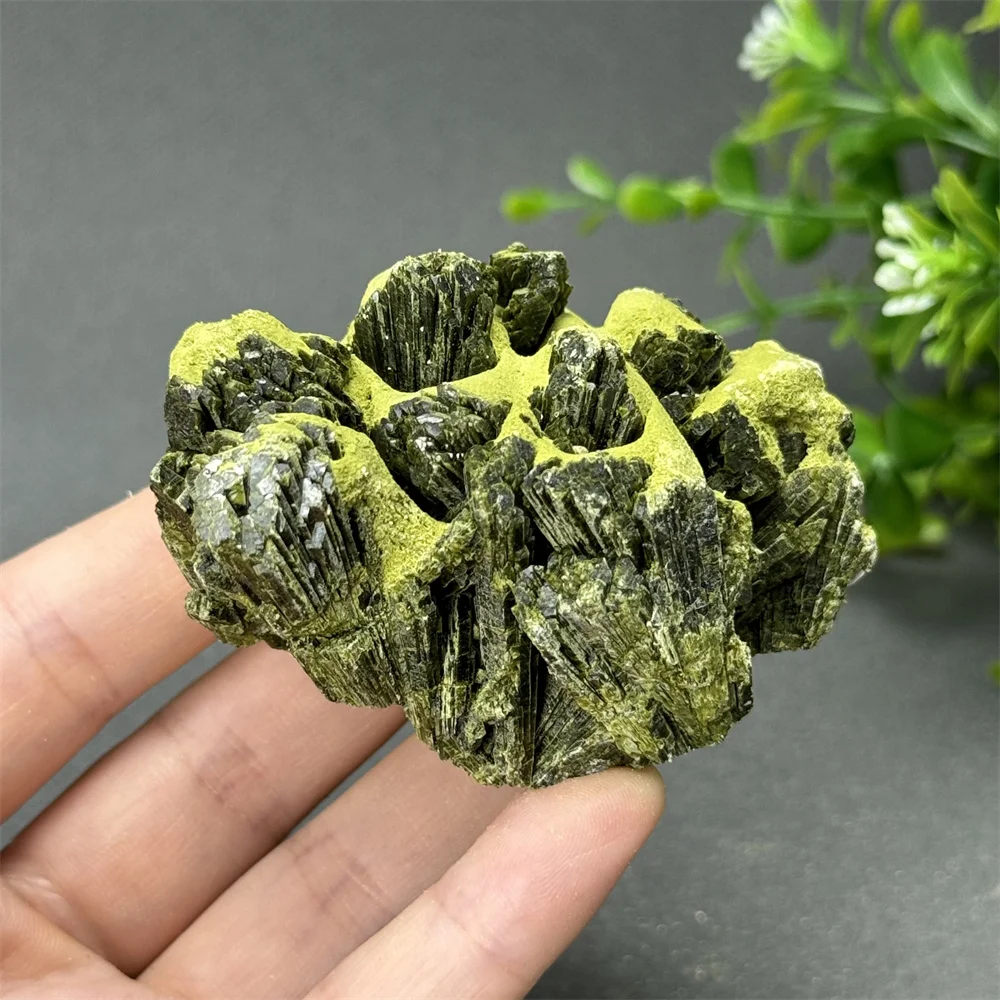 Natural Green Tourmaline Native Mineral Specimen Collection Aura Healing Meditation Energy Chakra Gemstone Home Furnishing Gift
