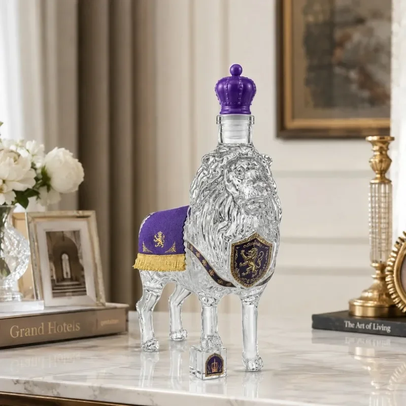 Creative Standing Lion Glass Liquor Decanter with Crown Stopper, Handmade Clear Spirit Bottle for Home Bar Party Display Gift