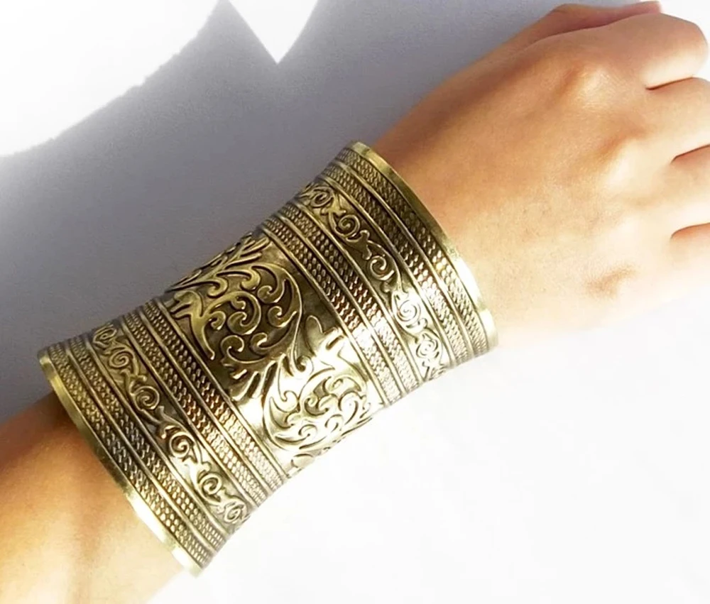 Vintage Tibetan Ethnic Wide Cuff Bracelet For Women Alloy Carved Open Arm Bangles Bracelets Gypsy Tribal Turkish Indian Jewelry