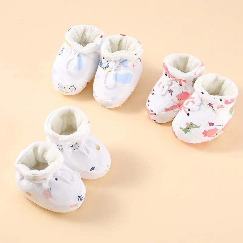 

Baby Cotton Shoes Soft Soles for Newborns Aged 0-1 Baby Boys and Girls Walking Shoes for Autumn and Winter