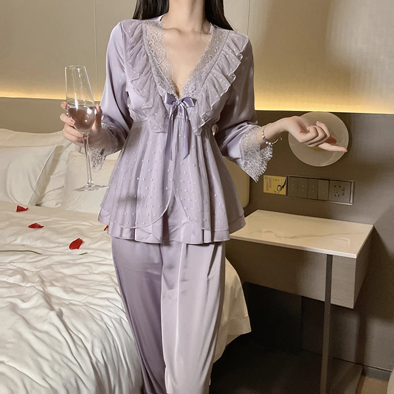 Women\'s lace lace satin home sleepwear set deep V sweet lace top pants two pieces of home clothes big size white black purple