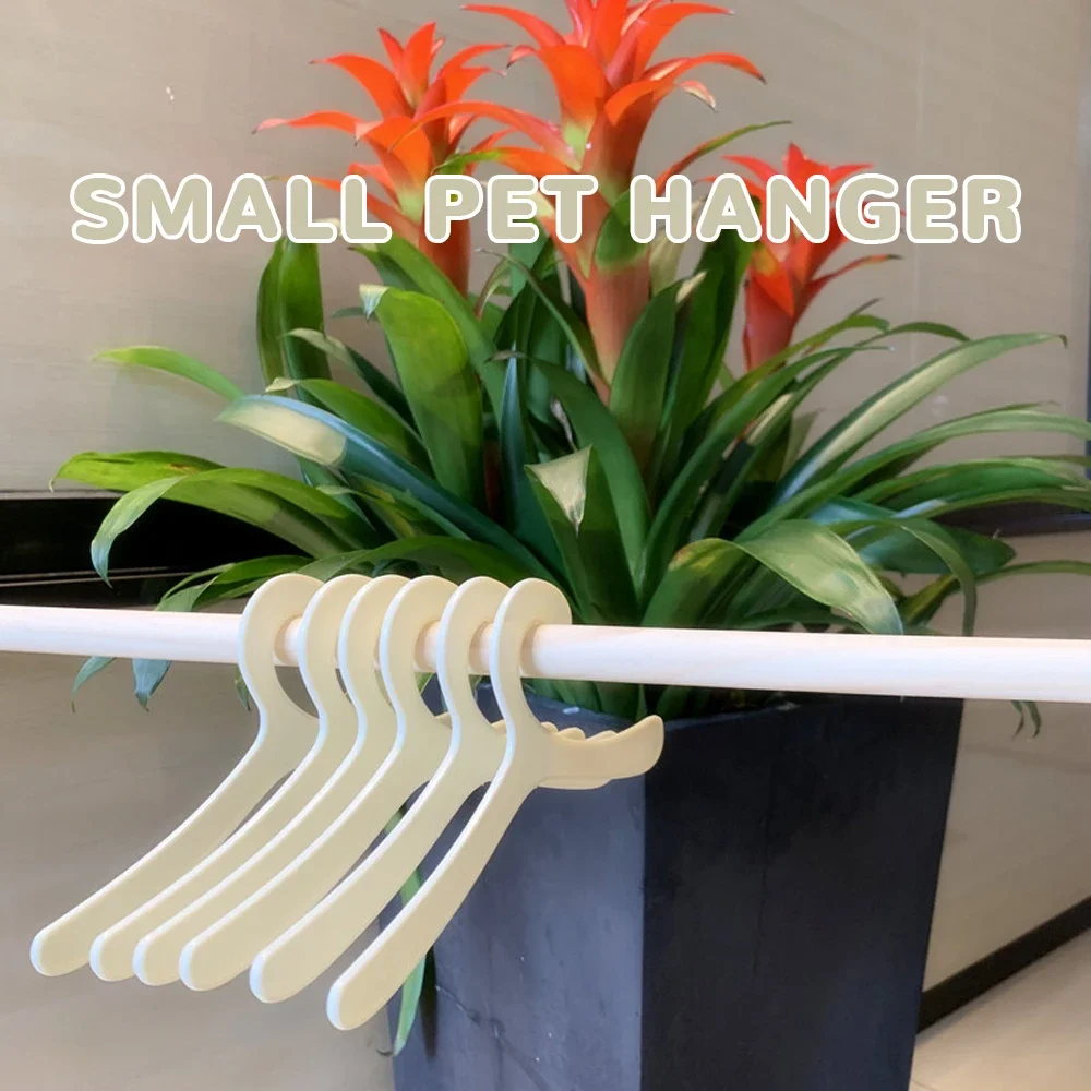 Pet Clothing Hangers Plastic Pet Hangers Suitable For Puppies And Kittens Clothing 19 X 9 X 0.2 Cm Hanging plastic clothes rack