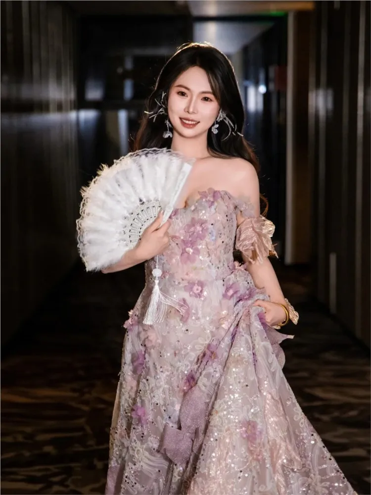 

Heavy Industry's new one-shoulder toasting light luxury and niche style birthday floral dress