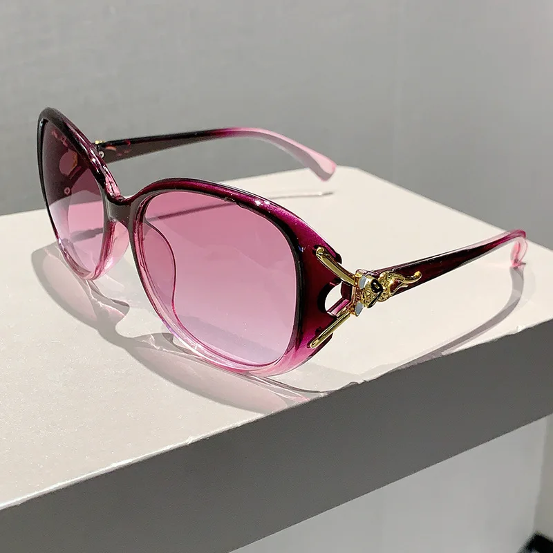 Women's sunglasses - fox head design, premium style, oversized frame, slimming effect, fashionable outfit accessory, uv protection