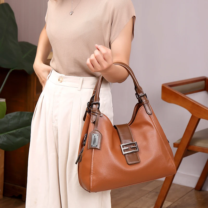 

Fashionable Soft Leather Tote Bag Women's Large Capacity Crossbody Shoulder Bag Hong Kong Brand 2026 New Style Handbag