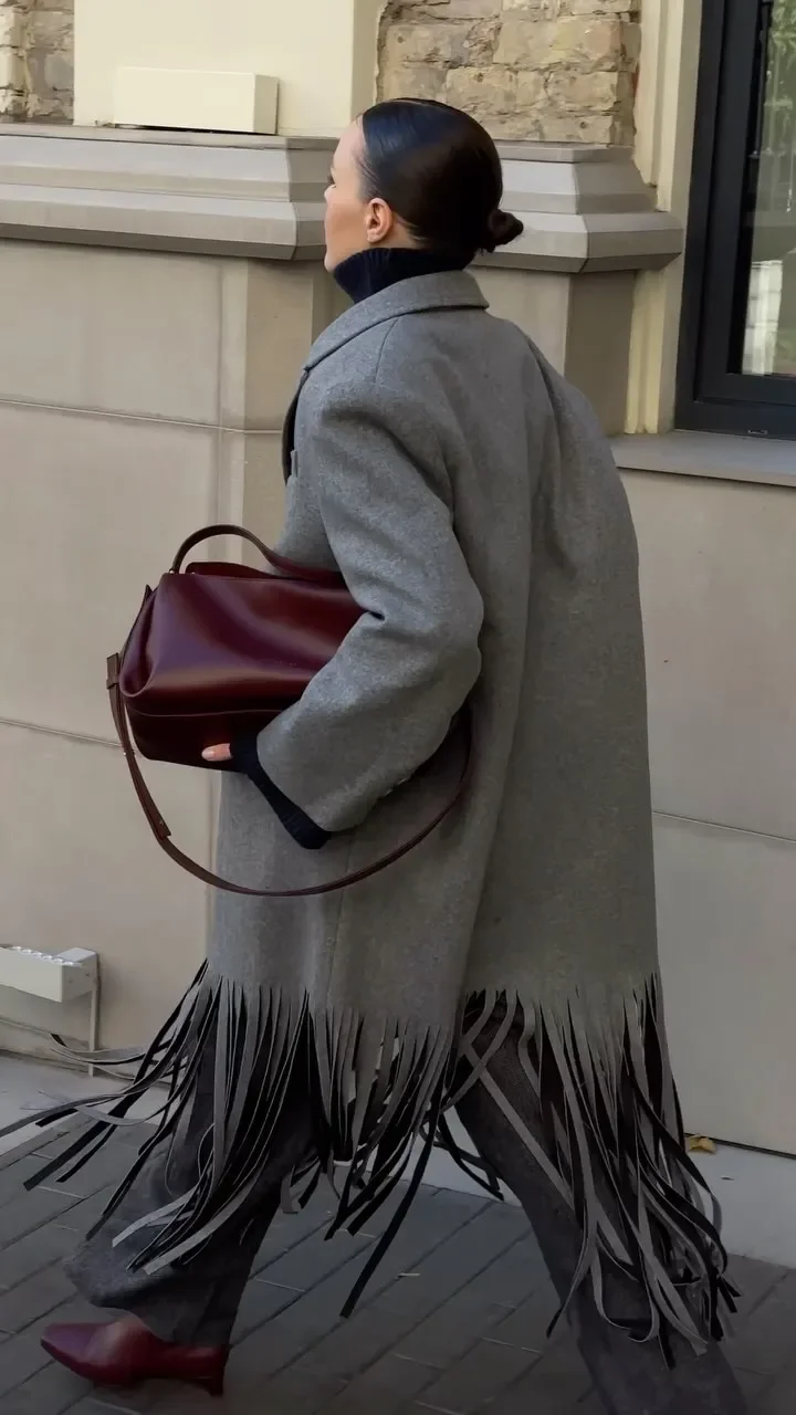 Modischer grauer Wollmantel mit Quasten für Damen, lässiger Revers-Mantel mit langen Ärmeln, doppelreihig, mit Taschen, lockerer langer Mantel, Damen-Outwear für den Alltag. – Detail 5