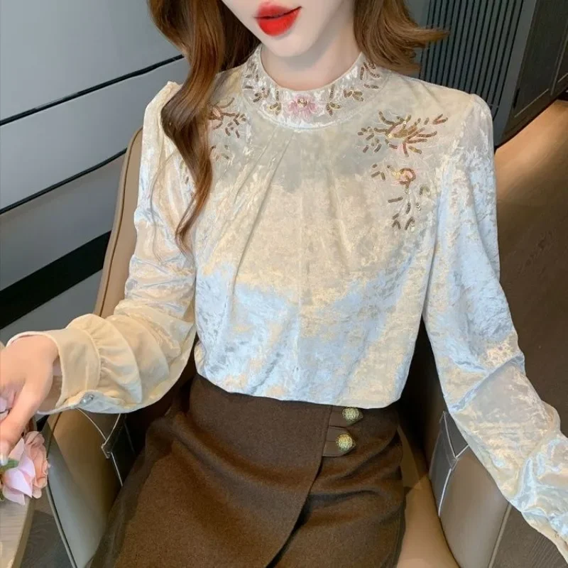 Top da donna per giovani eleganti e chic in velluto ricamato, semplici, economici, eleganti, belli in promozioni, camicia e camicetta da donna giovanile