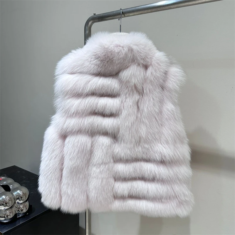 سترة شتوية جديدة موديل 2025 بياقة واقفة من الجلد بالكامل سترة قصيرة من فراء الثعلب y2k سترة غير رسمية على الموضة عالية الجودة للنساء